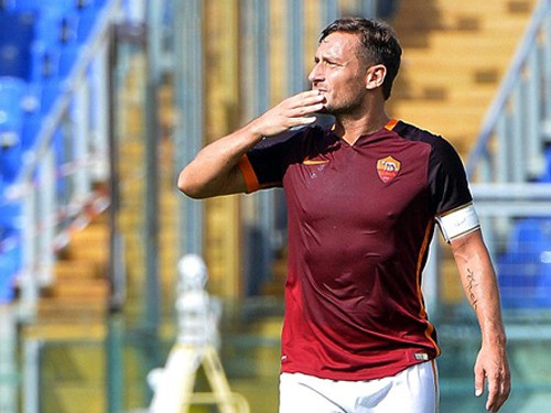 Totti sắp được Roma gia hạn  hợp đồng ở tuổi... 39