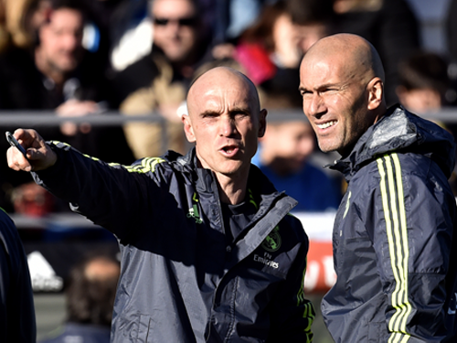Zidane chẳng khác gì con rối!