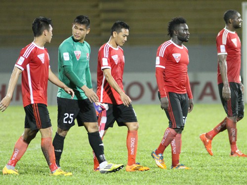 Bình Định & Cà Mau tranh nhau suất hạng Nhất: Lên hạng để làm gì?