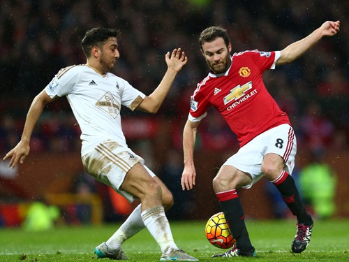Van Gaal đang lãng phí tài năng của Mata
