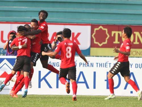 Long An - B.Bình Dương: 1-1: Chỉ có khán giả “thua”