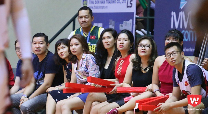 Ông chủ Cantho Catfish chết lặng sau dàn hot girl của Warriors