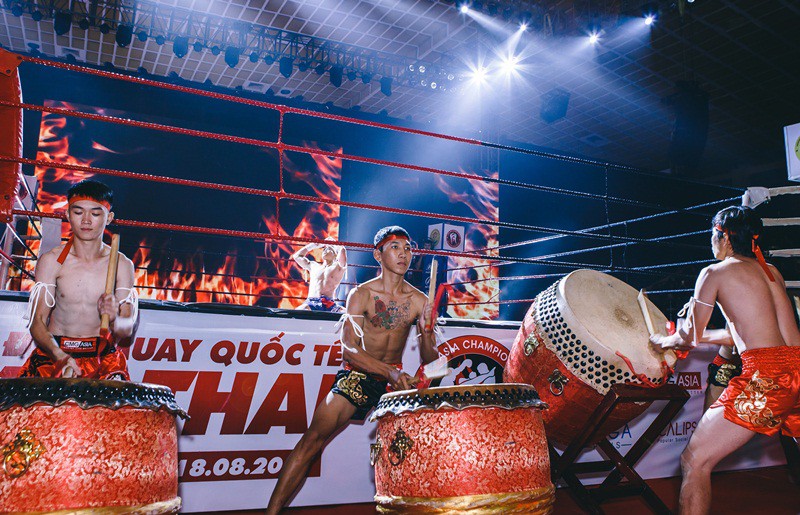 Tối qua 18/8 , tại nh&agrave; thi đấu Qu&acirc;n Khu 7, đ&ecirc;m thi đấu Muay Thai Fight Night nằm trong sự kiện LEEP ASIA 2017 đ&atilde; diễn ra v&ocirc; c&ugrave;ng ho&agrave;nh tr&aacute;ng v&agrave; kịch t&iacute;nh.