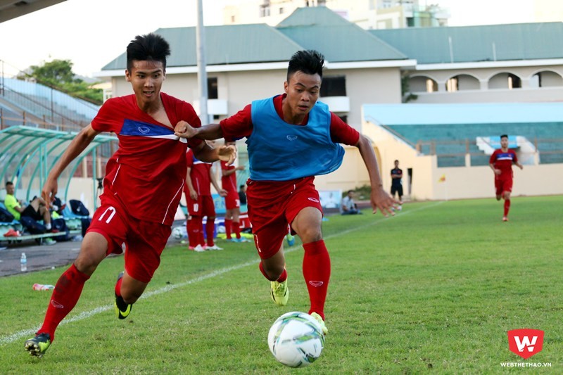 Tiền vệ C&ocirc;ng Th&agrave;nh (tr&aacute;i) kh&ocirc;ng thể lọt v&agrave;o danh s&aacute;ch đi tập huấn c&ugrave;ng U20 Việt Nam. Ảnh: Quang Thịnh.