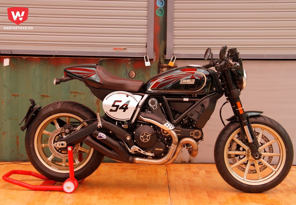 Cận cảnh chiếc Scrambler Cafe Racer đầu ti&ecirc;n được giới thiệu tại TPHCM. Ảnh: Quang Thịnh.