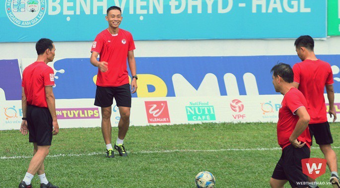 BHL và cầu thủ HAGL dè chừng tổ trọng tài trận gặp Hà Nội