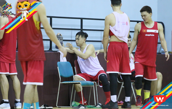 Các tuyển thủ chọn giày bóng rổ chuẩn bị cho SEA Games 29 (Kỳ 1)