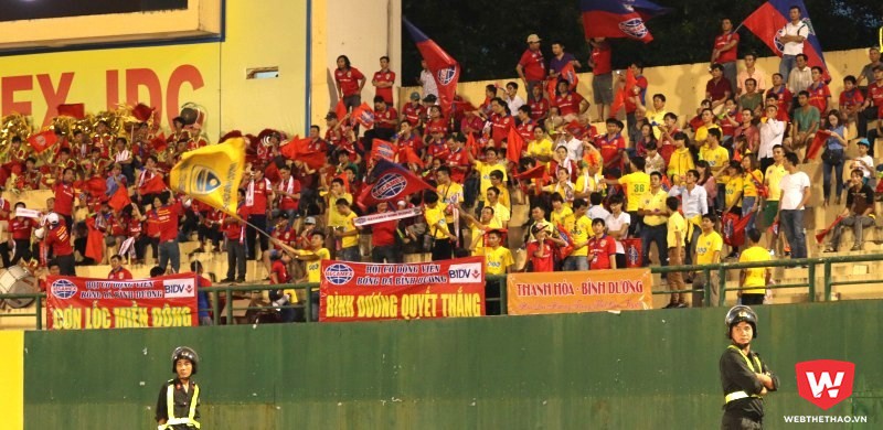 Kỳ lạ: CĐV Thanh Hóa tiếp sức cho B.Bình Dương từ V.League 2017
