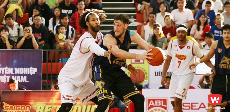 Christien Charles chia tay Saigon Heat: Đoản khúc buồn cho cả hai