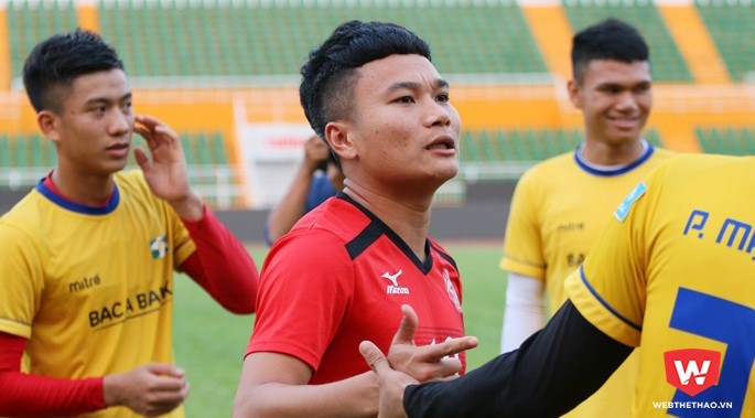 Công Vinh đang phải trả giá cho chính sách mua sắm tại CLB TP. HCM?