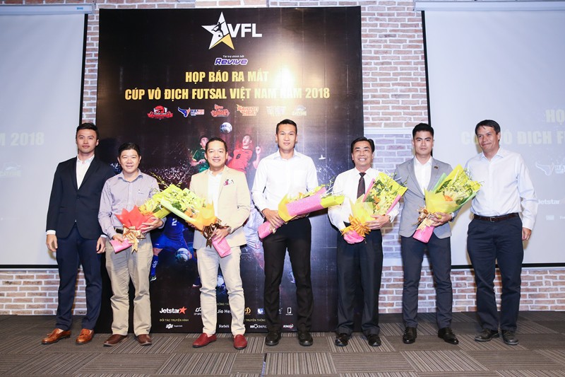 Đại diện c&aacute;c đội b&oacute;ng tại Lễ ra mắt Vietnam Futsal League 2018.