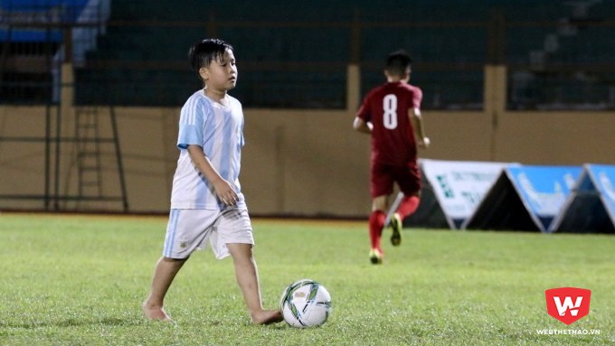 Đồng môn nhí của Quang Hải tập cùng U20 Việt Nam
