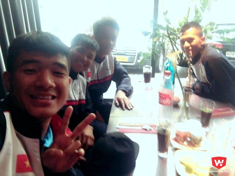 Trong khi đ&oacute;, c&aacute;c đồng đội của Quang Hải đ&atilde; c&oacute; mặt tại Đức v&agrave; chuẩn bị c&oacute; buổi tập v&agrave;o chiều n&agrave;y theo giờ Việt Nam. Ảnh: FBNV.