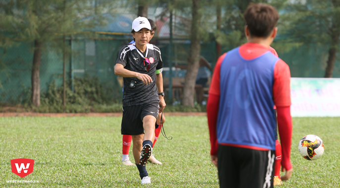 Hậu vệ trái Toshiya Miura sao kèm được Quang Hải của Hà Nội?