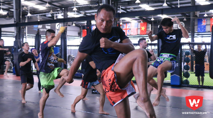 Huyền thoại Muay Thái Saenchai thi triển tuyệt kỹ với Kế Nhơn