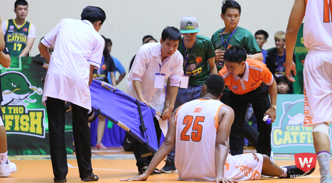 Joly Rudolphe khóc vì đau, trấn an fan Danang Dragons
