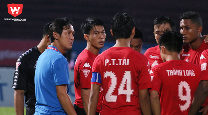 "Long An không muốn thành trò hề của bóng đá sau khi bị bẻ còi"