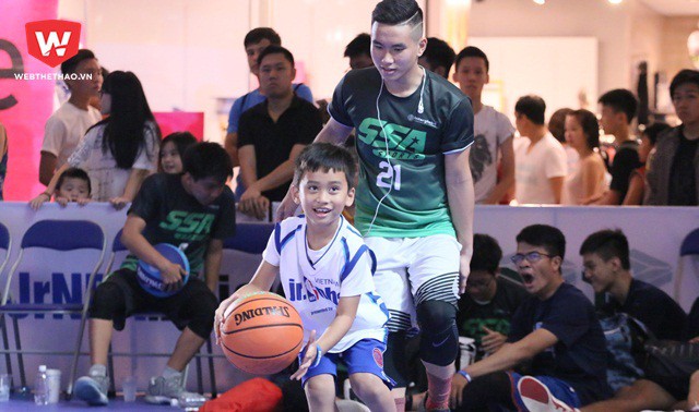 Phụ huynh "năn nỉ" cho con dưới 15 tuổi dự try-out VBA 2017