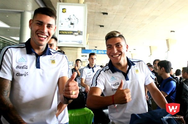 "Tevez mới" của Argentina làm dáng trước ống kính chào NHM Tp.HCM