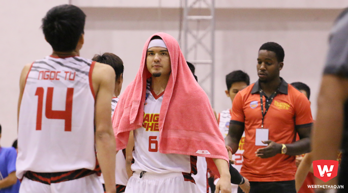 "Thời trang khăn tắm" lên ngôi trước thềm play-off VBA 2017