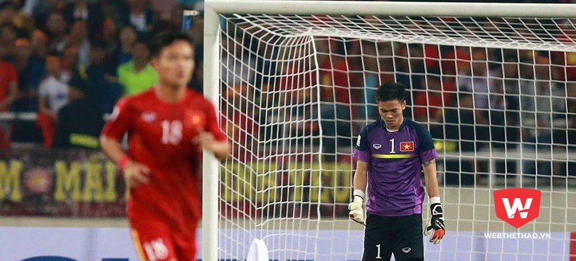 Thủ môn Nguyên Mạnh bị AFC phạt 1000 USD và nghỉ 2 trận