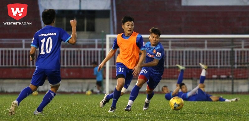 Hữu Thắng nhồi nhóm dự bị vã mồ hôi trước trận bán kết AFF Cup 2016