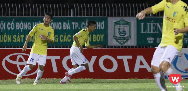 Tuyển thủ U20 Việt Nam "ăn đòn" khi trở lại sau chấn thương