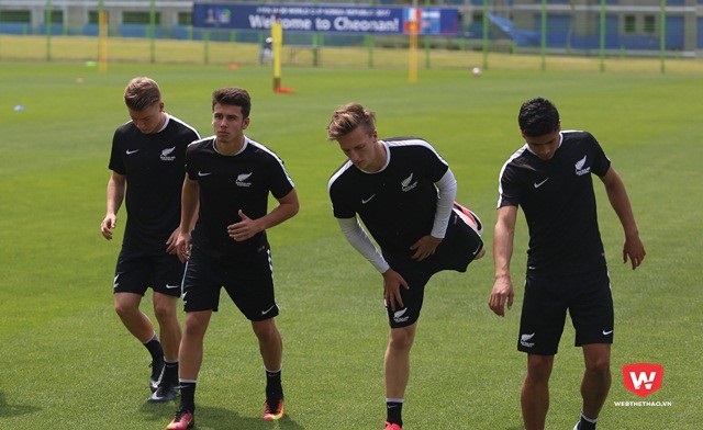 U20 New Zealand bất ngờ đổi giờ tập buổi trưa, lên đồi tập kín