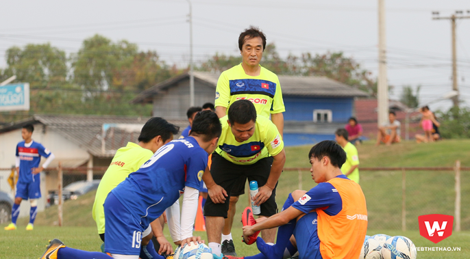 Văn Toàn băng bó trước trận U23 Việt Nam gặp U23 Uzbekistan