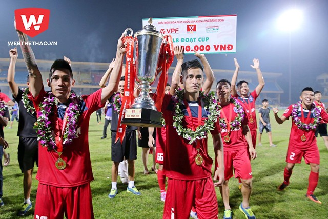 Tiền vệ Vũ Minh Tuấn v&agrave; hai đồng đội Tuấn Linh, Nhật Minh cũng sẽ c&ugrave;ng Tổ Ca tham dự trận đấu từ thiện &yacute; nghĩa tại ngay ch&iacute;nh qu&ecirc; nh&agrave;. Ảnh Hải Đăng