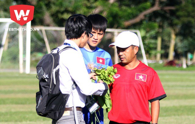 Bên lề AFF Cup 2016: ĐTVN bỏ tiền để mua rau