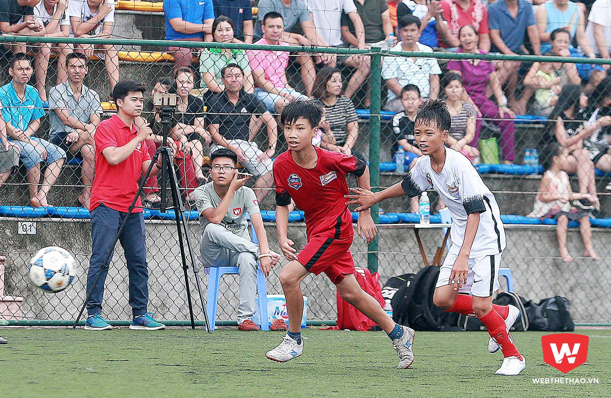 Bị bố cấm đoán, cầu thủ mê Công Vinh tỏa sáng ở U13 bóng đá học đường