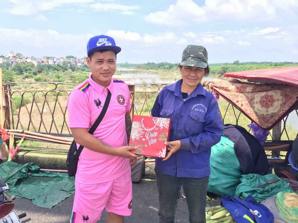 Nghĩa cử cao đẹp của Tin Lớn&AE đêm Trung thu