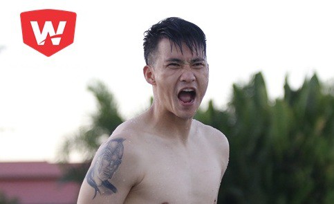 Công Vinh, Công Phượng được tạo mẫu tóc bằng kéo y tế tại Myanmar