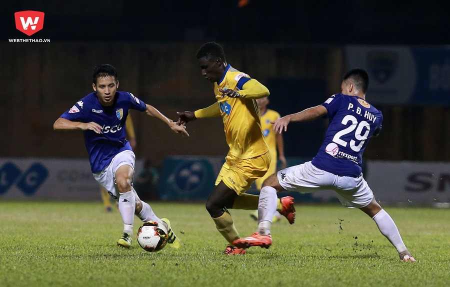 Cuộc đua vô địch V.League khó lường sau "đại chiến" tại xứ Thanh