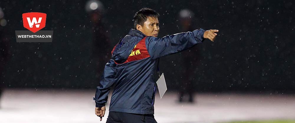 Đội nhà thảm bại, HLV Khánh Hoà nói "kháy" trọng tài