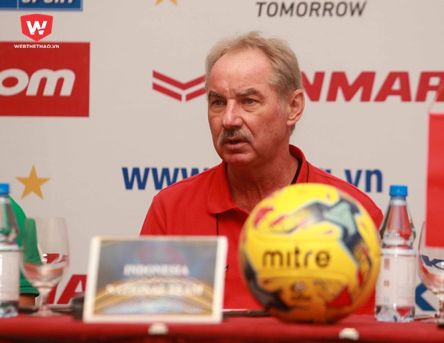 HLV Alfred Riedl chúc ĐTVN vô địch AFF Cup 2016