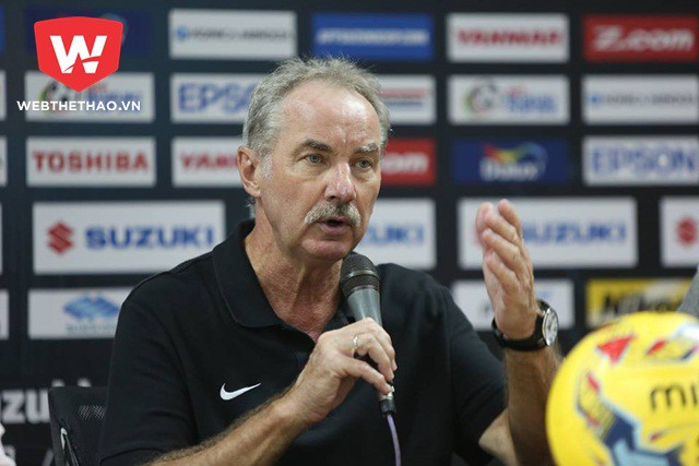 HLV Alfred Riedl: Tôi tự hào vì thắng đối thủ mạnh như Việt Nam