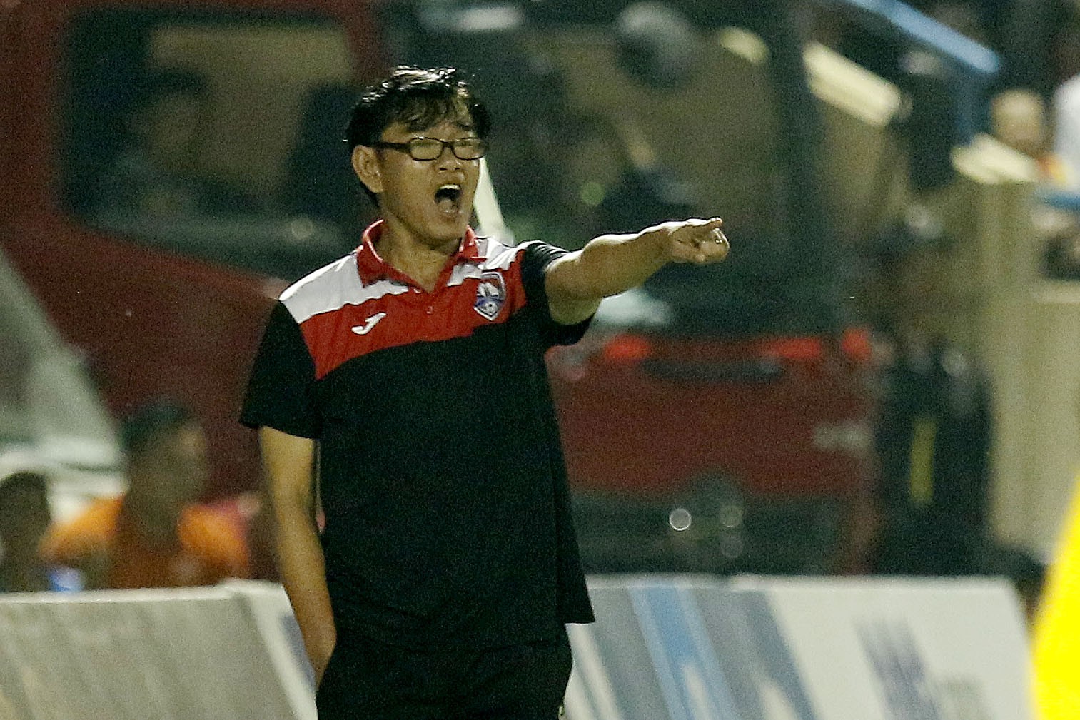 HLV Phan Thanh Hùng: "T.Quảng Ninh vẫn quen với lối chơi cũ"