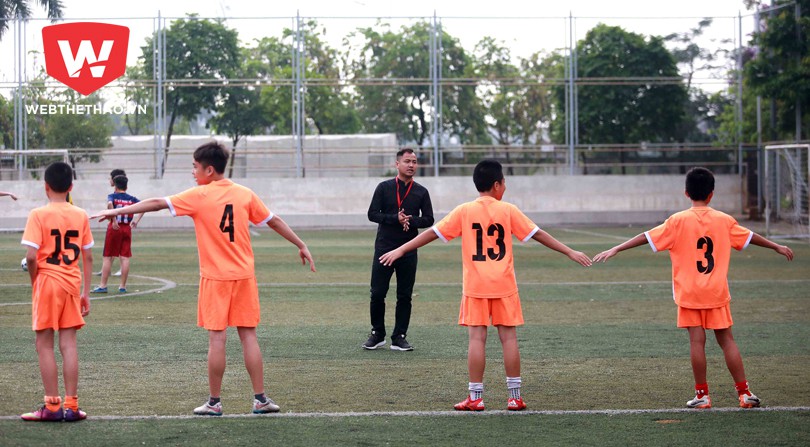 Đồng đội cũ của Trọng Hoàng ươm mầm ở U13 bóng đá học đường