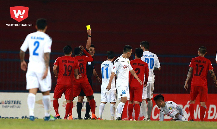 HLV Trương Việt Hoàng: Đó là quả penalty không rõ ràng
