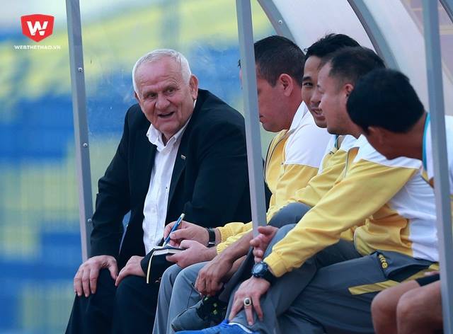 HLV từng vô địch Champions League ghi điểm ở FLC Thanh Hóa