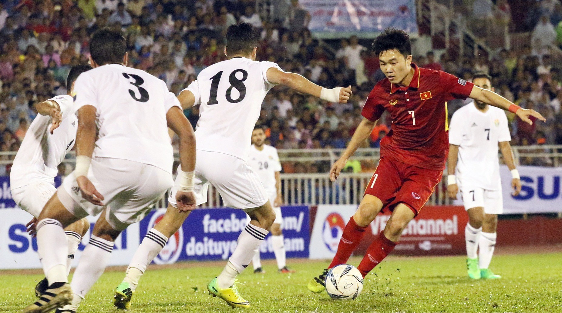 Xuân Trường ở lại Việt Nam đối đầu ngôi sao K.League tại Mỹ Đình