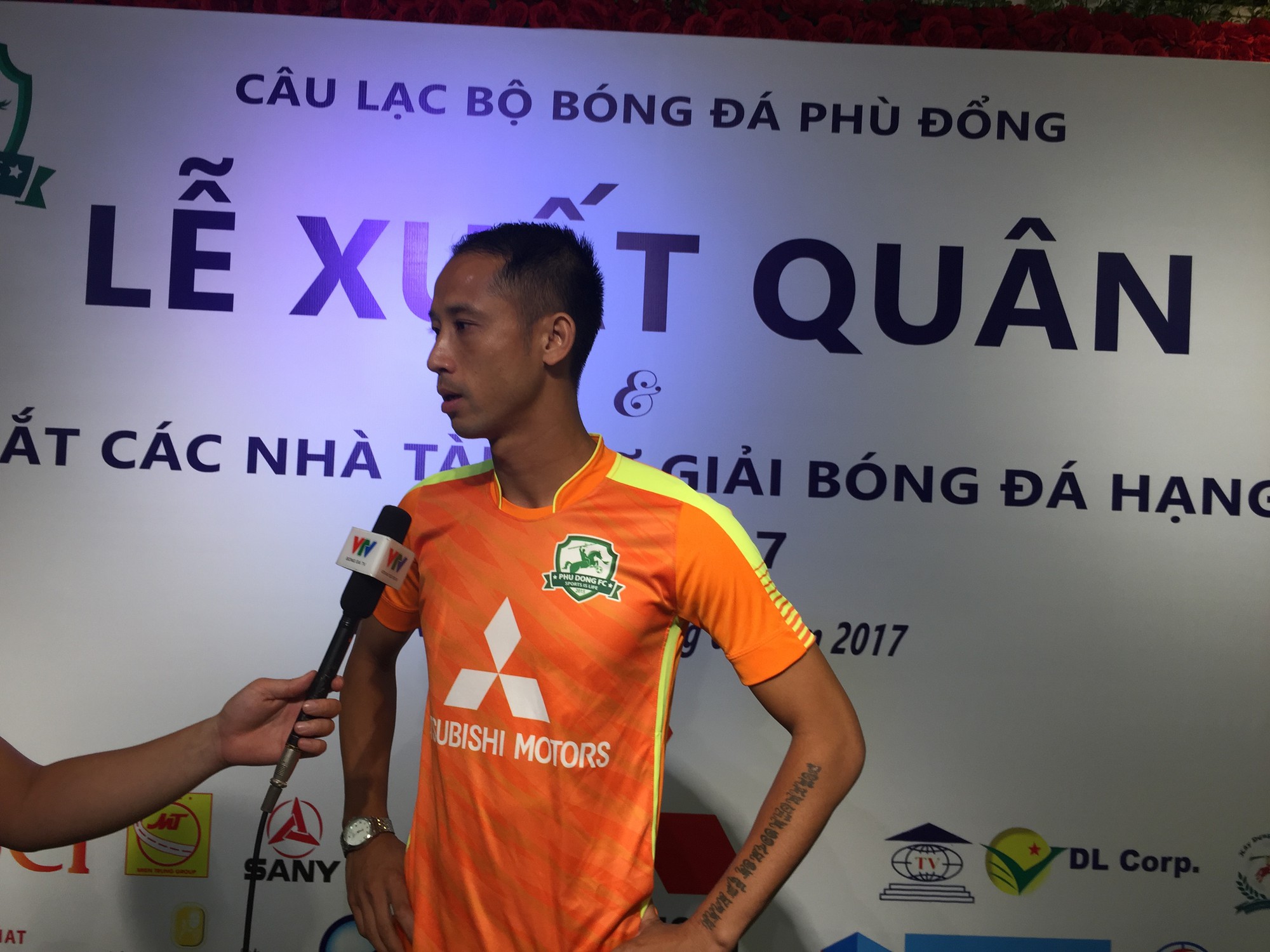 Như Thành khoác áo Phù Đổng FC thi đấu ở giải hạng Nhì