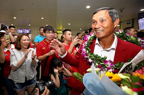 Ông Chung "gái" và cái duyên động đâu là có Vàng