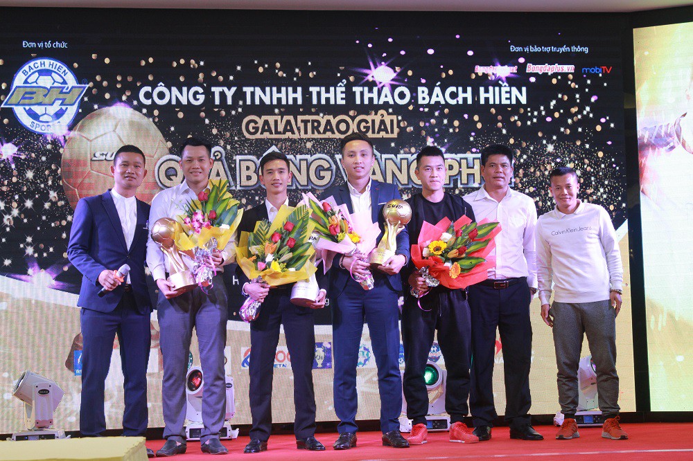 Phương vertu muốn tặng Quả bóng Vàng phủi cho Tuấn bệu