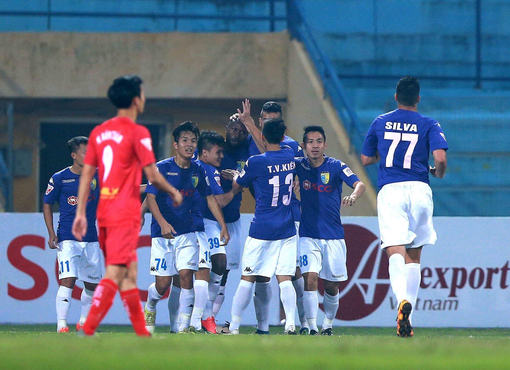 Samson tỏa sáng, Hà Nội FC thắng như đi "dạo" trước HA.GL
