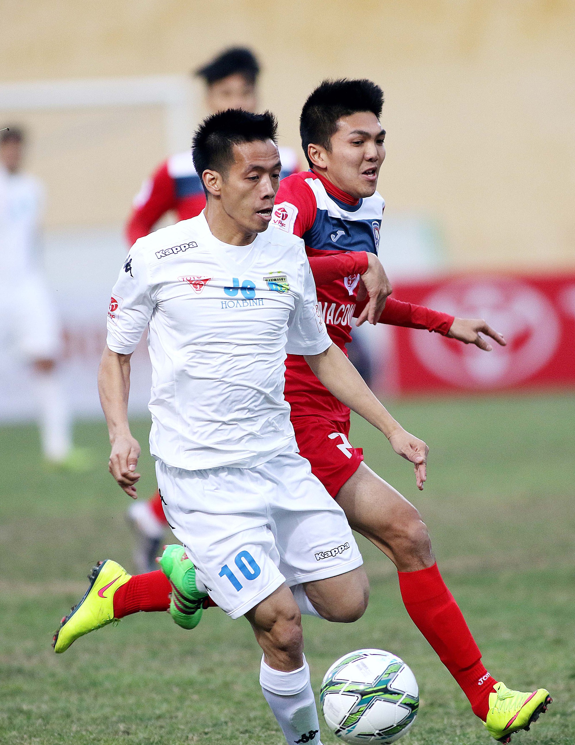Tiền vệ Văn Quyết bị treo giò 5 trận ở  V.League 2016