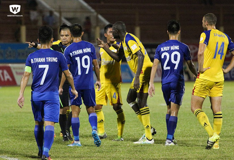 Tâm sự đáy lòng của trọng tài đang hành nghề tại V.League
