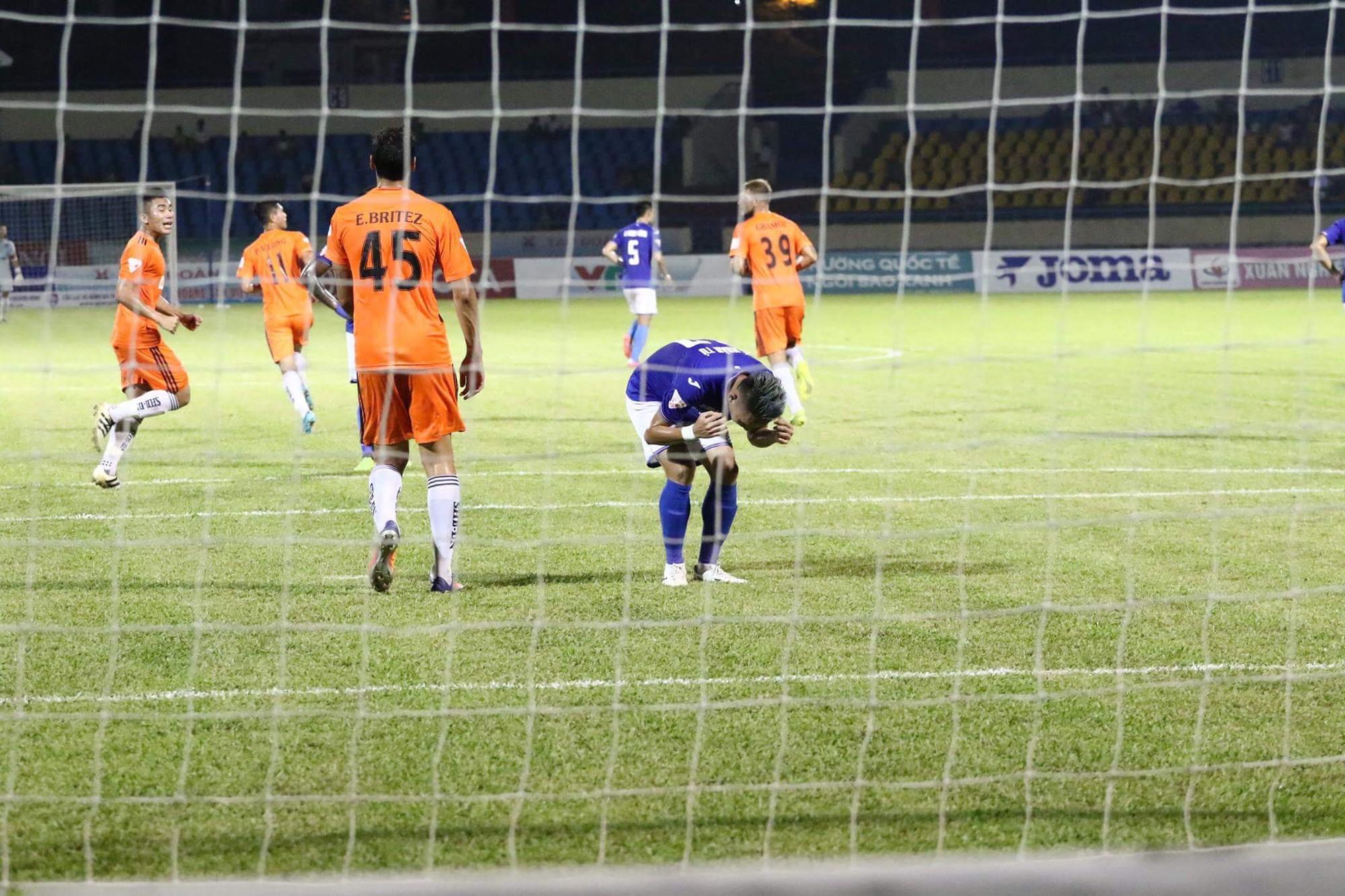 Tú ngựa và cảm xúc khó tả trong ngày cán mốc 100 trận ở V.League